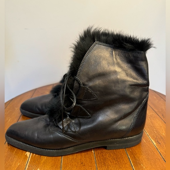 Stuart‎ Weitzman Black Faux Fur Lined Lace Up Leather Ankle Booties 7.5AA… - Picture 2 of 7